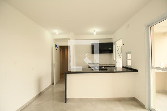 Sala/Cozinha de apartamento para alugar com 3 quartos, 76m² em Vila Suzana, São Paulo