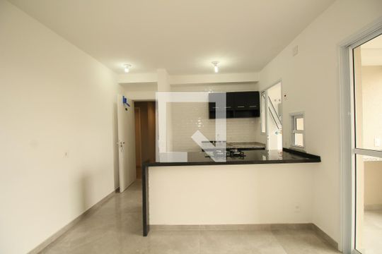 Sala/Cozinha de apartamento para alugar com 3 quartos, 76m² em Vila Suzana, São Paulo