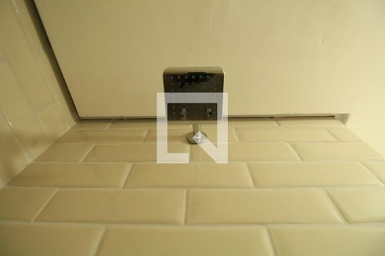 Banheiro suíte 1 de apartamento para alugar com 3 quartos, 76m² em Vila Suzana, São Paulo