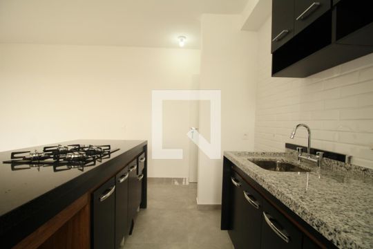 Cozinha de apartamento para alugar com 3 quartos, 76m² em Vila Suzana, São Paulo