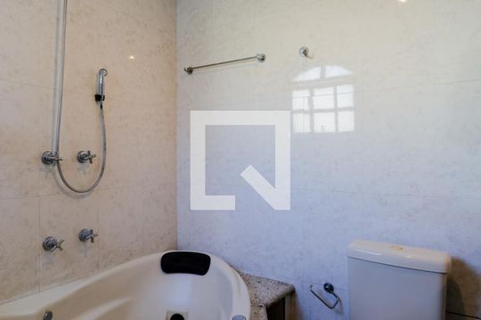 Banheiro da Suíte de casa à venda com 4 quartos, 300m² em Chora Menino, São Paulo