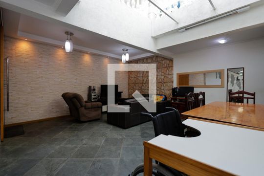 Casa à venda com 4 quartos, 300m² em Chora Menino, São Paulo