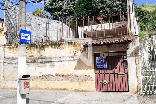 Fachada de casa à venda com 2 quartos, 140m² em Fonseca, Niterói