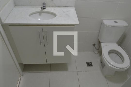 Banheiro de apartamento para alugar com 2 quartos, 60m² em Pechincha, Rio de Janeiro