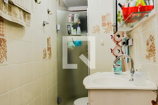 Banheiro de apartamento à venda com 2 quartos, 56m² em Portal dos Gramados, Guarulhos