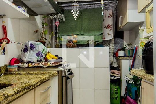 Cozinha de apartamento à venda com 2 quartos, 56m² em Portal dos Gramados, Guarulhos