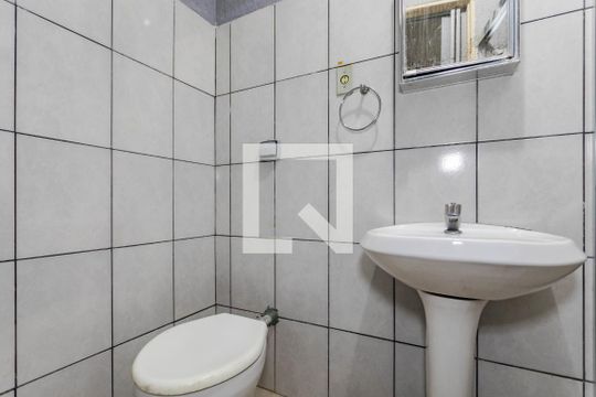 Banheiro de kitnet/studio para alugar com 1 quarto, 20m² em Vila Martins, Mogi das Cruzes