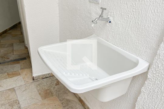 Área de Serviço de casa para alugar com 1 quarto, 65m² em Bela Vista, Osasco
