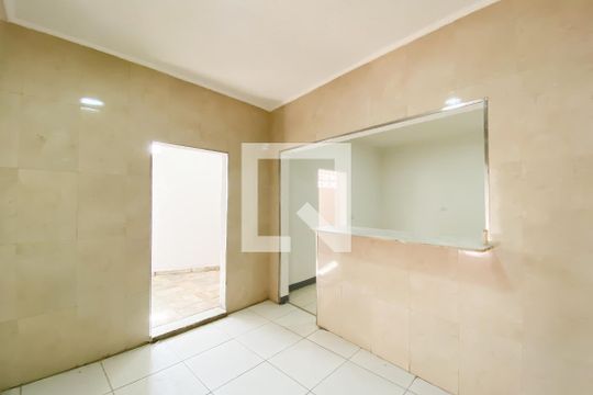 Cozinha de casa para alugar com 2 quartos, 65m² em Bela Vista, Osasco