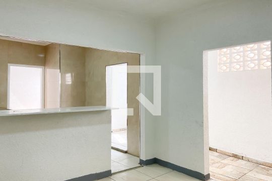 Sala de casa para alugar com 2 quartos, 65m² em Bela Vista, Osasco
