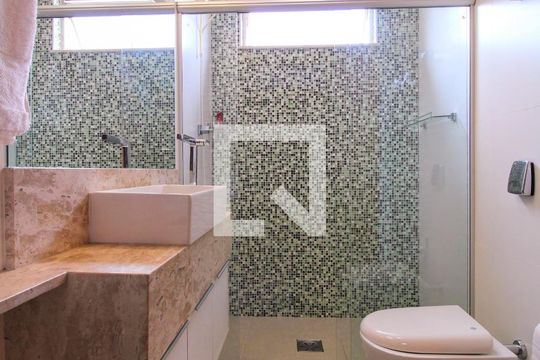 Banheiro social de apartamento para alugar com 4 quartos, 126m² em Serra, Belo Horizonte