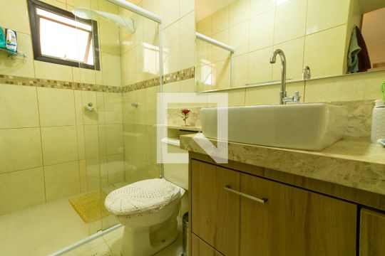 Banheiro da Suíte de casa à venda com 3 quartos, 500m² em Parque Boturussu, São Paulo
