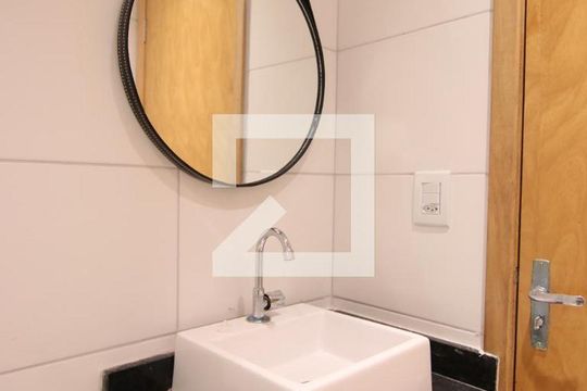 Banheiro de kitnet/studio para alugar com 2 quartos, 33m² em Artur Alvim, São Paulo