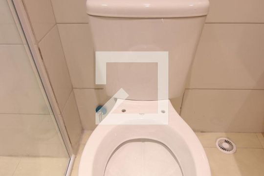 Banheiro de kitnet/studio para alugar com 2 quartos, 33m² em Artur Alvim, São Paulo