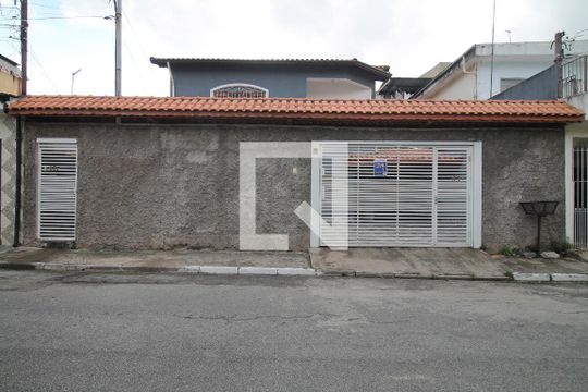 Fachada de casa para alugar com 3 quartos, 250m² em Parque Císper, São Paulo