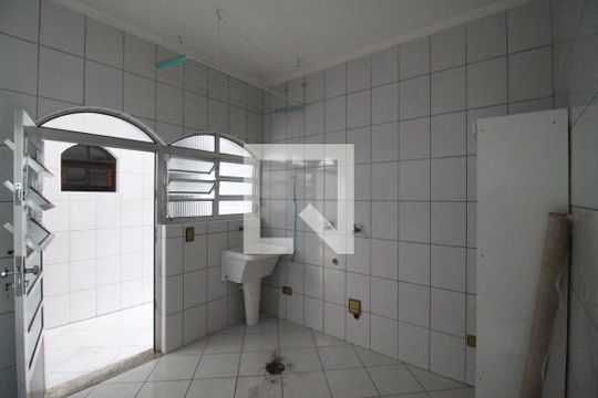 Área de Serviço de casa para alugar com 3 quartos, 250m² em Parque Císper, São Paulo