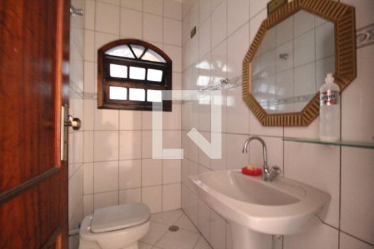 Lavabo de casa para alugar com 3 quartos, 250m² em Parque Císper, São Paulo