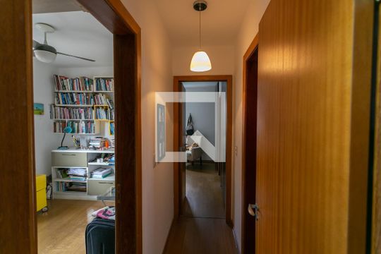 Corredor de apartamento à venda com 3 quartos, 150m² em Santo Antônio, Belo Horizonte