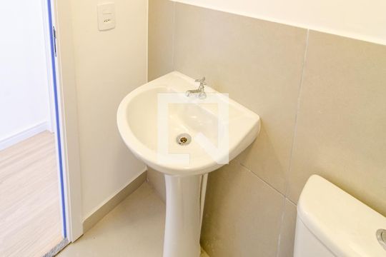 Banheiro Social de apartamento à venda com 2 quartos, 36m² em Vila Mira, São Paulo