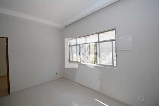 Sala de casa para alugar com 2 quartos, 48m² em Váz Lobo, Rio de Janeiro