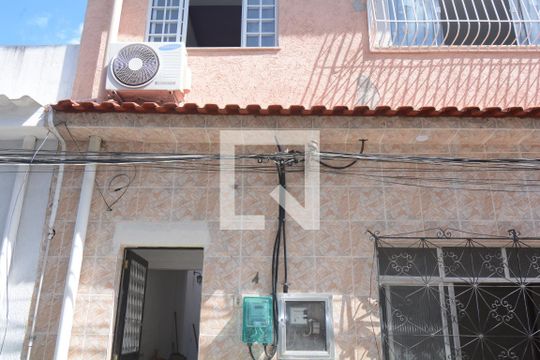 Fachada de casa para alugar com 2 quartos, 48m² em Váz Lobo, Rio de Janeiro