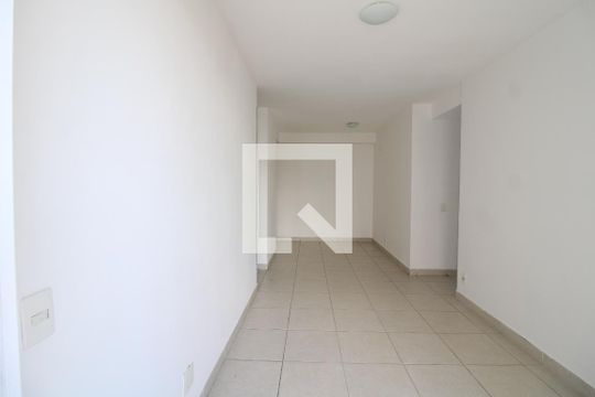 Sala de apartamento para alugar com 3 quartos, 70m² em Anil, Rio de Janeiro