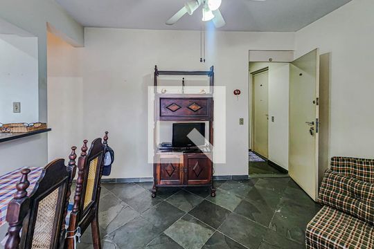 Sala de apartamento para alugar com 2 quartos, 48m² em Parque Enseada, Guarujá
