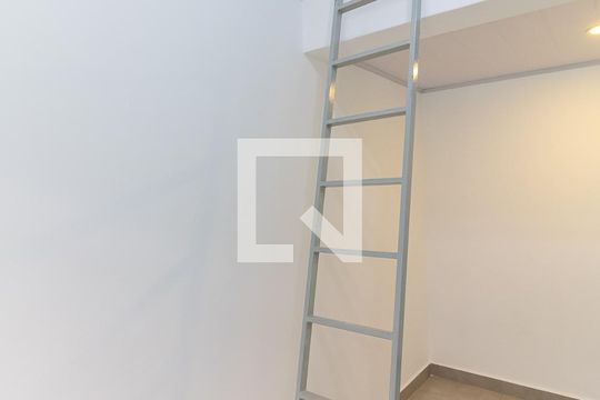 Escada de kitnet/studio para alugar com 1 quarto, 25m² em Vila Marte, São Paulo