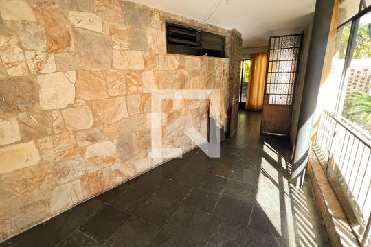Corredor de casa à venda com 5 quartos, 587m² em São Luiz, Belo Horizonte