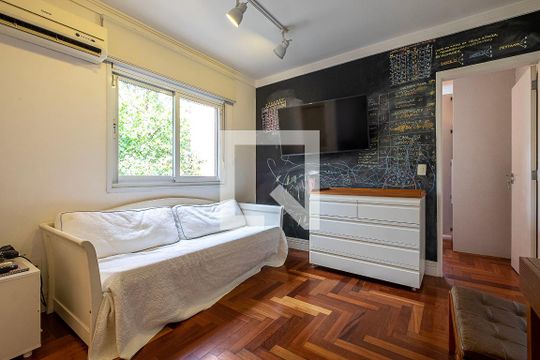 Sala íntima de casa à venda com 2 quartos, 151m² em Alto de Pinheiros, São Paulo