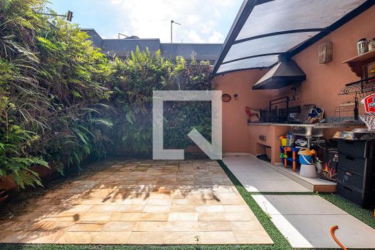 Quintal de casa à venda com 2 quartos, 151m² em Alto de Pinheiros, São Paulo