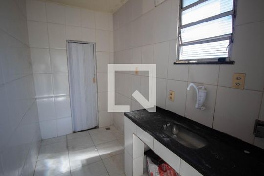 Cozinha de apartamento para alugar com 1 quarto, 40m² em Parada de Lucas, Rio de Janeiro