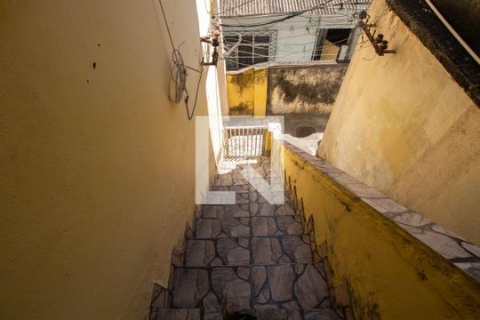 Escada de Acesso de apartamento para alugar com 1 quarto, 40m² em Parada de Lucas, Rio de Janeiro