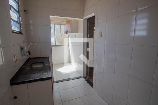 Cozinha de apartamento para alugar com 1 quarto, 40m² em Parada de Lucas, Rio de Janeiro