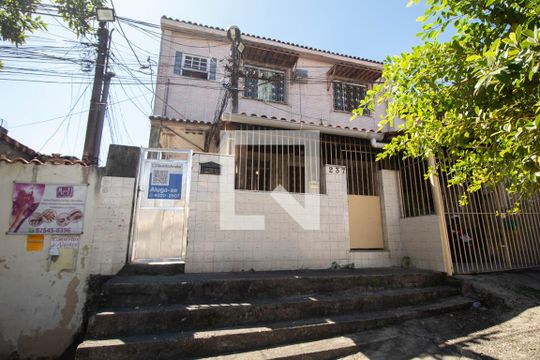 Fachada do Prédio de apartamento para alugar com 1 quarto, 40m² em Parada de Lucas, Rio de Janeiro