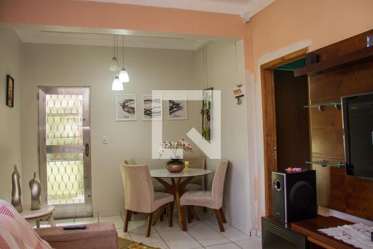 Sala de casa de condomínio para alugar com 3 quartos, 130m² em Quintino Bocaiuva, Rio de Janeiro