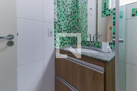 Banheiro da Suíte de apartamento para alugar com 2 quartos, 57m² em Parque Industrial, São José dos Campos