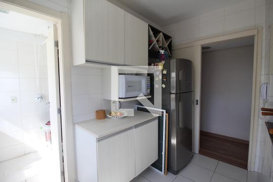 Cozinha de apartamento para alugar com 3 quartos, 110m² em Petrópolis, Porto Alegre
