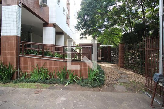 Área comum de apartamento para alugar com 3 quartos, 110m² em Petrópolis, Porto Alegre