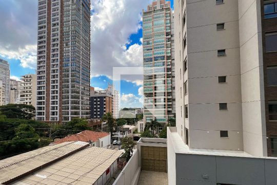 Vista de kitnet/studio para alugar com 1 quarto, 21m² em Indianópolis, São Paulo