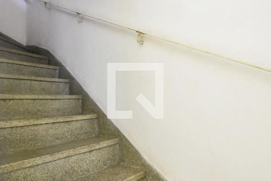 Escada  de casa à venda com 2 quartos, 100m² em Cidade Monções, São Paulo
