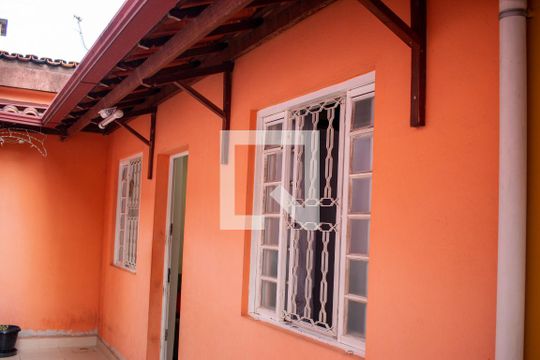 Fachada de casa para alugar com 2 quartos, 75m² em Ressaca, Contagem
