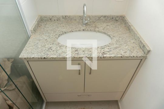 Banheiro de kitnet/studio à venda com 1 quarto, 28m² em Bela Vista, São Paulo