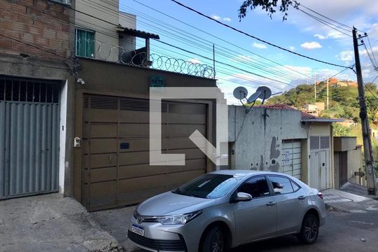 Casa à venda com 3 quartos, 280m² em Jardim Laguna, Contagem