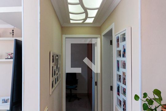 Corredor de apartamento à venda com 2 quartos, 184m² em Vila Diva, São Paulo