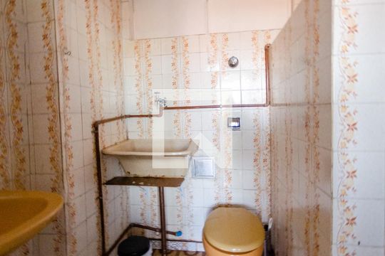 Banheiro de apartamento para alugar com 1 quarto, 70m² em Carlos Prates, Belo Horizonte