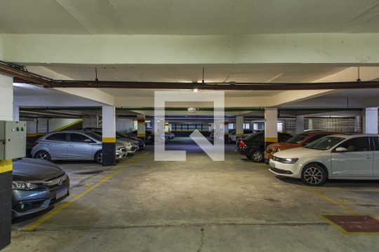 Garagem de apartamento para alugar com 2 quartos, 49m² em Vila Paiva, São Paulo
