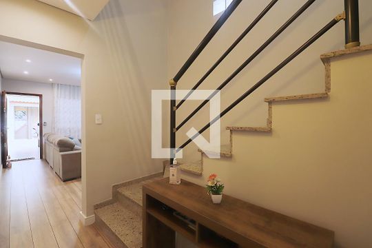Corredor de casa à venda com 3 quartos, 160m² em Vila São Pedro, Santo André