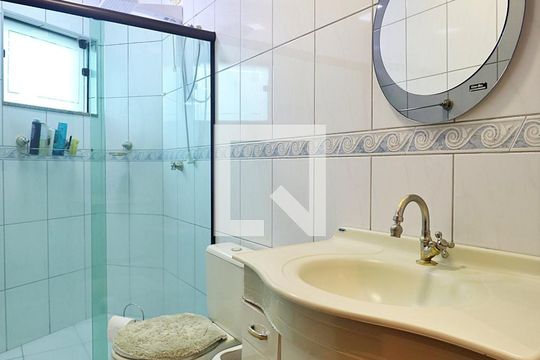 Banheiro do Quarto 1 - Suíte de casa à venda com 3 quartos, 160m² em Vila São Pedro, Santo André