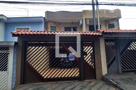 Fachada de casa à venda com 3 quartos, 160m² em Vila São Pedro, Santo André